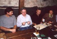 �ber so manches Foto haben wir uns k�stlich am�siert .