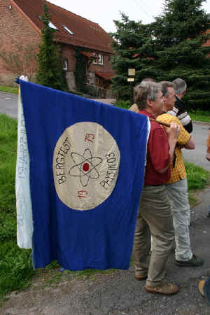 a06_fahne.jpg (90929 Byte)