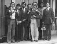 so sehen frische Diplomphysiker aus